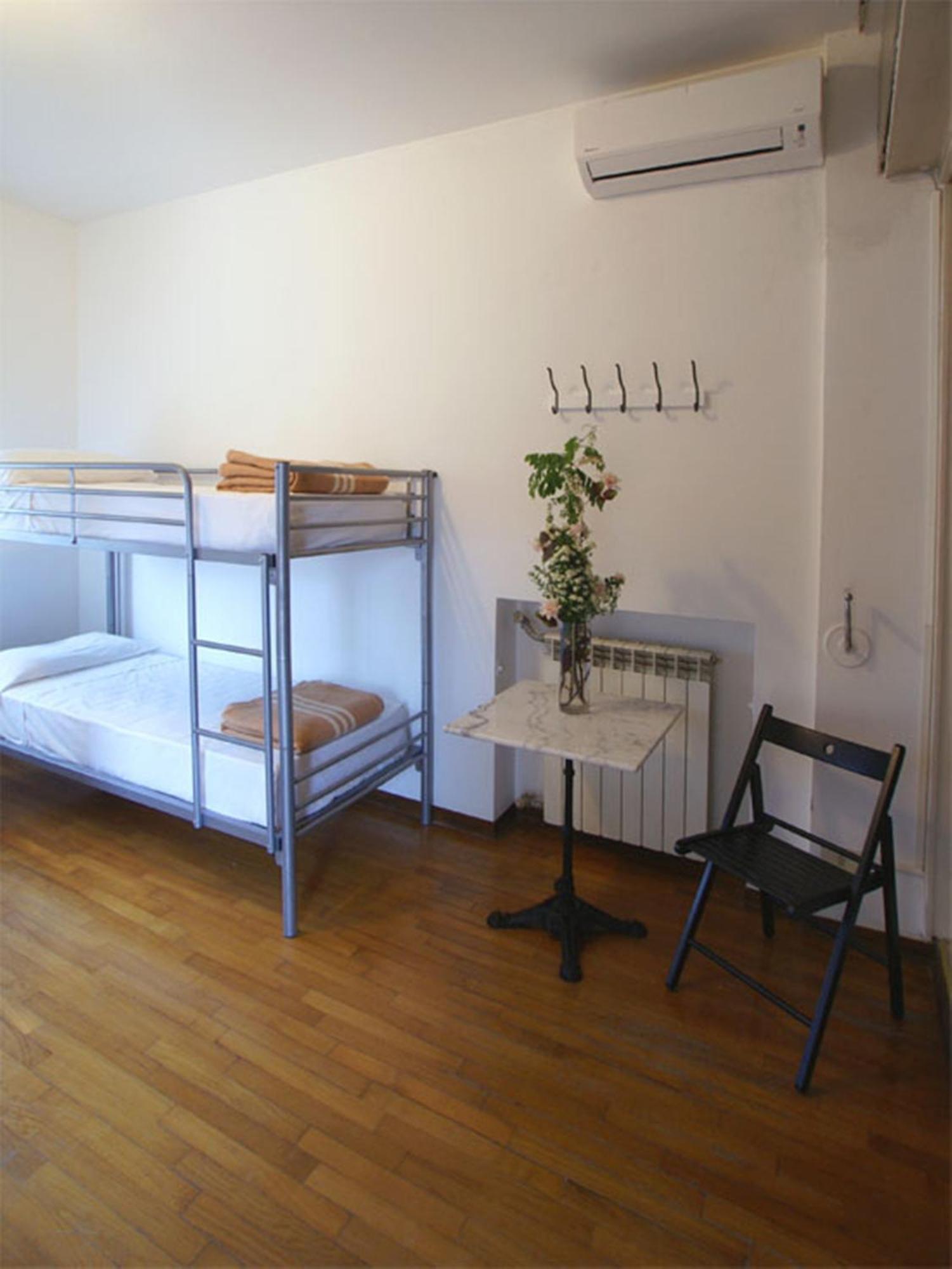 Hostel Colours Milan Room photo