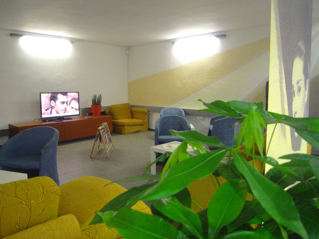 Hostel Colours Milan Exterior photo